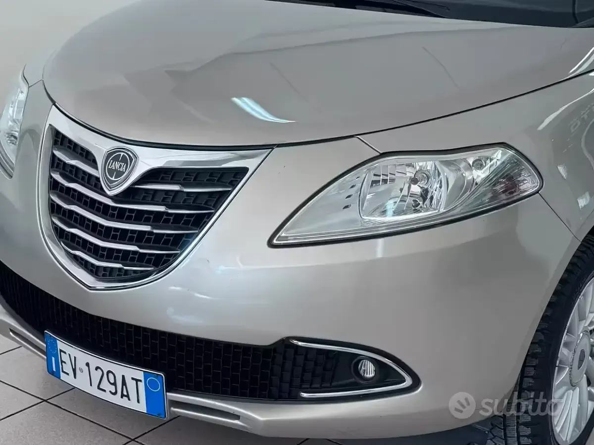 Usata Lancia Ypsilon 80 CV (58 kW) 2014 Marrone Utilitaria