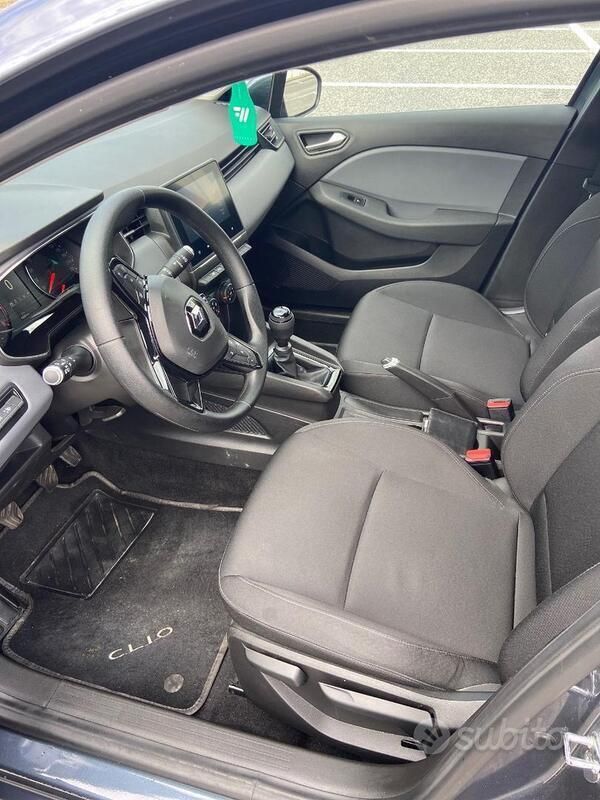 Usata Renault Clio V 101 CV (74 kW) 2021 Grigio Berlina