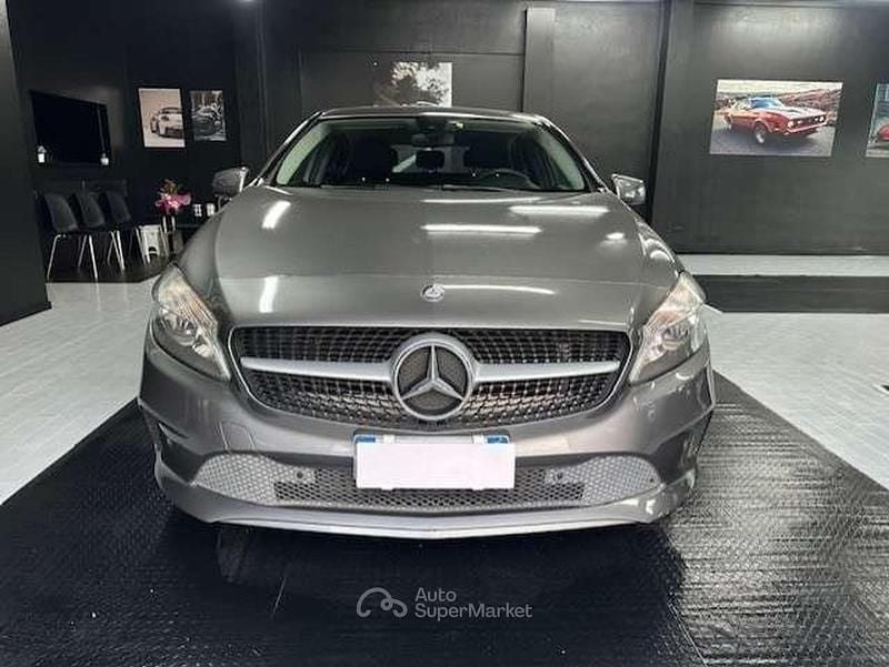 Usata Mercedes A160 90 CV (66 kW) 2016 Grigio montagna Berlina