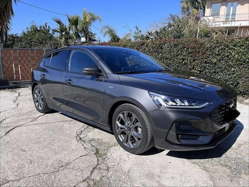 Usata Ford Focus ST-Line 116 CV (85 kW) 2024 Grigio Berlina
