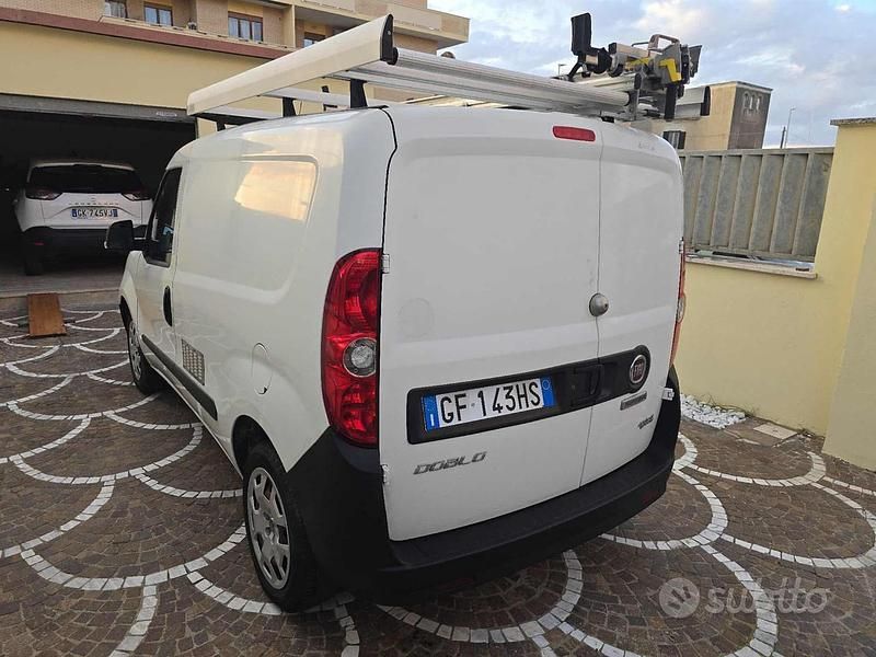Usata Fiat Doblò Lounge 120 CV (88 kW) 2021 Bianco Monovolume