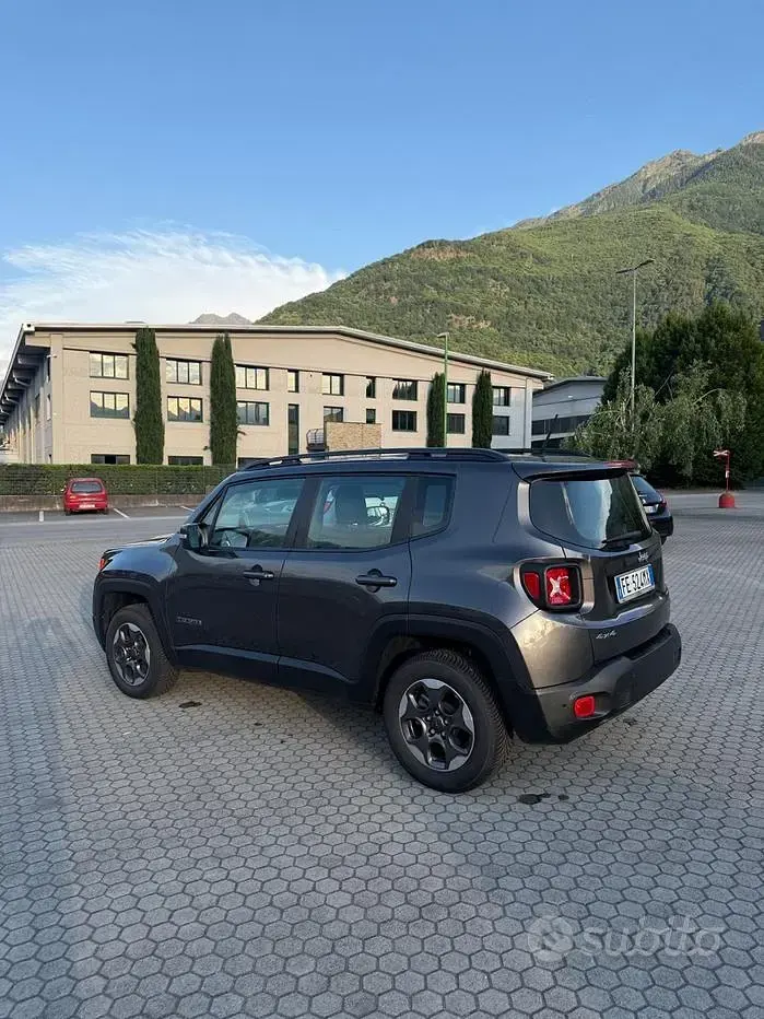 Usata Jeep Renegade Longitude 140 CV (102 kW) 2016 Grigio SUV