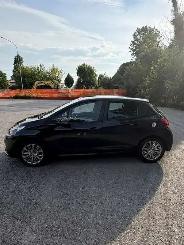 Usata Peugeot 208 Active 82 CV (60 kW) 2016 Bluazzurro Utilitaria