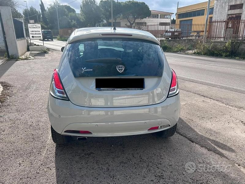 Usata Lancia Ypsilon 69 CV (50 kW) 2017 Bianco Utilitaria