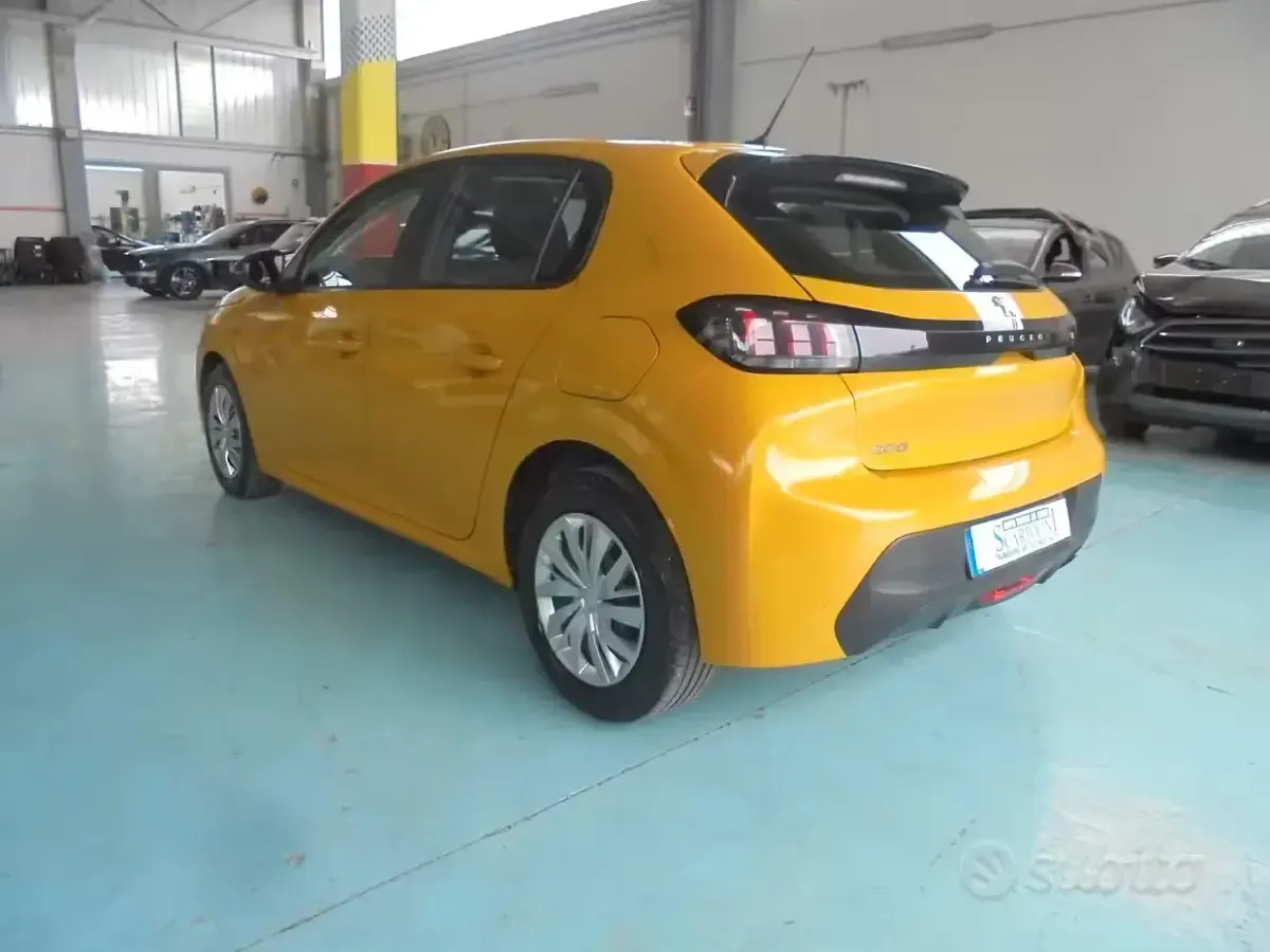 Usata Peugeot 208 Active 75 CV (55 kW) 2023 Giallo Utilitaria