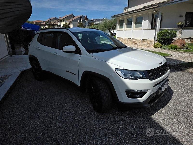 Usata Jeep Compass Night Eagle 120 CV (88 kW) 2019 Bianco pastello SUV