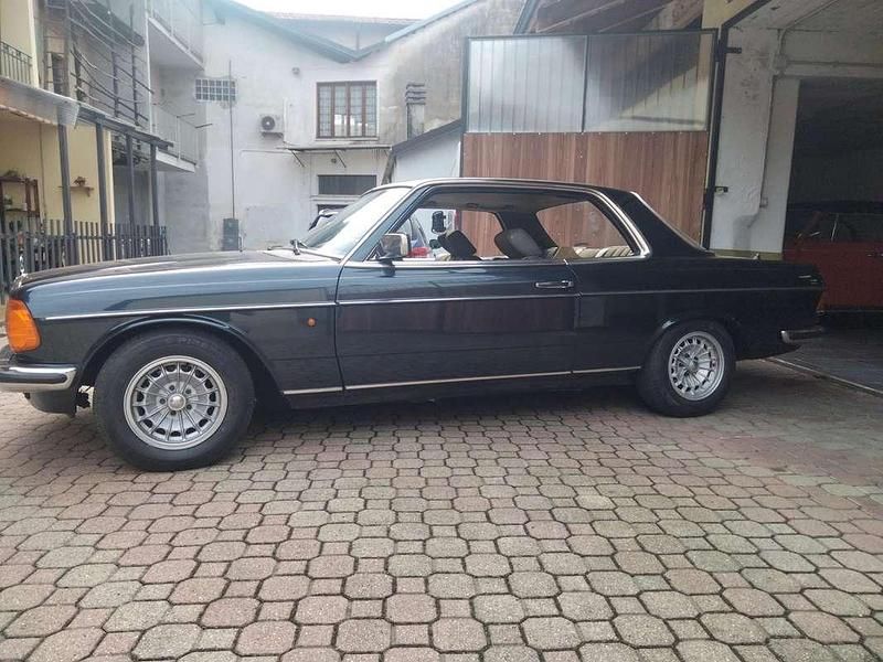 Usata Mercedes 230 109 CV (80 kW) 1978 Blu/azzurro Coupé