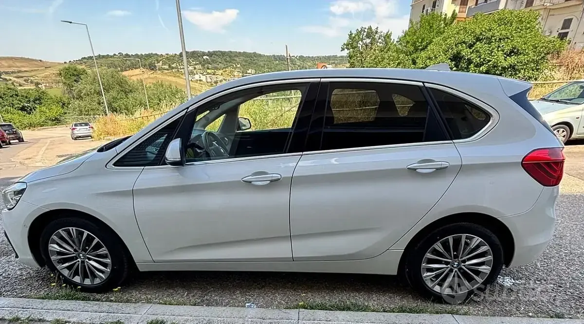 Usata BMW 216 Active Tourer Luxury Line 116 CV (85 kW) 2019 Bianco Monovolume
