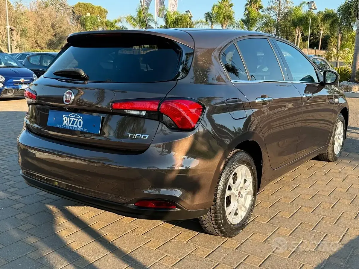 Usata Fiat Tipo Lounge 120 CV (88 kW) 2018 Marrone Berlina