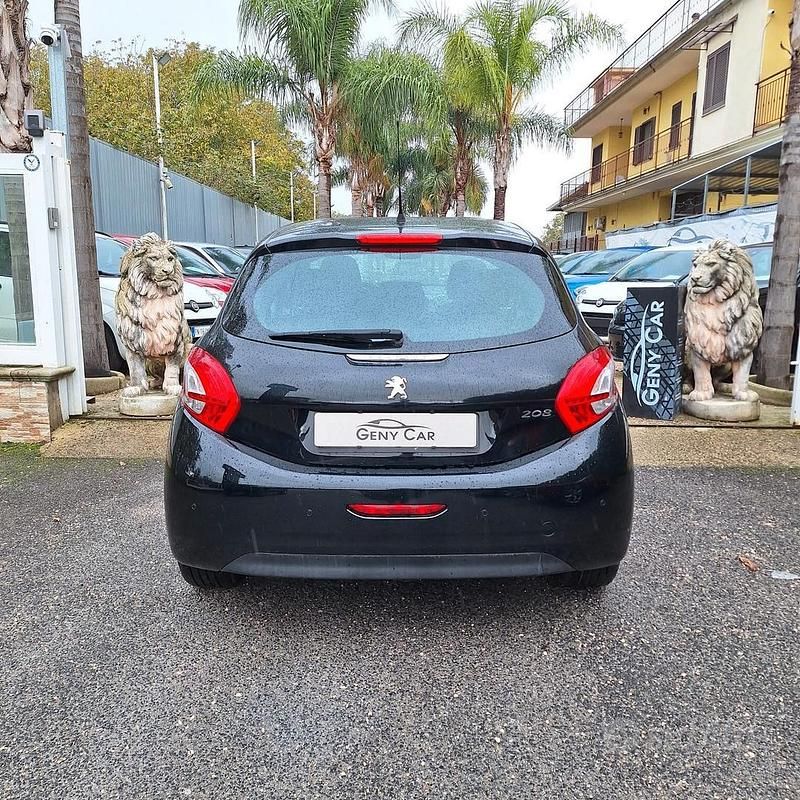 Usata Peugeot 208 Allure 68 CV (50 kW) 2013 Nero Utilitaria