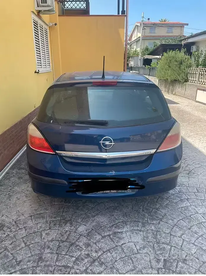 Usata Opel Astra 90 CV (66 kW) 2007 Bluazzurro Berlina