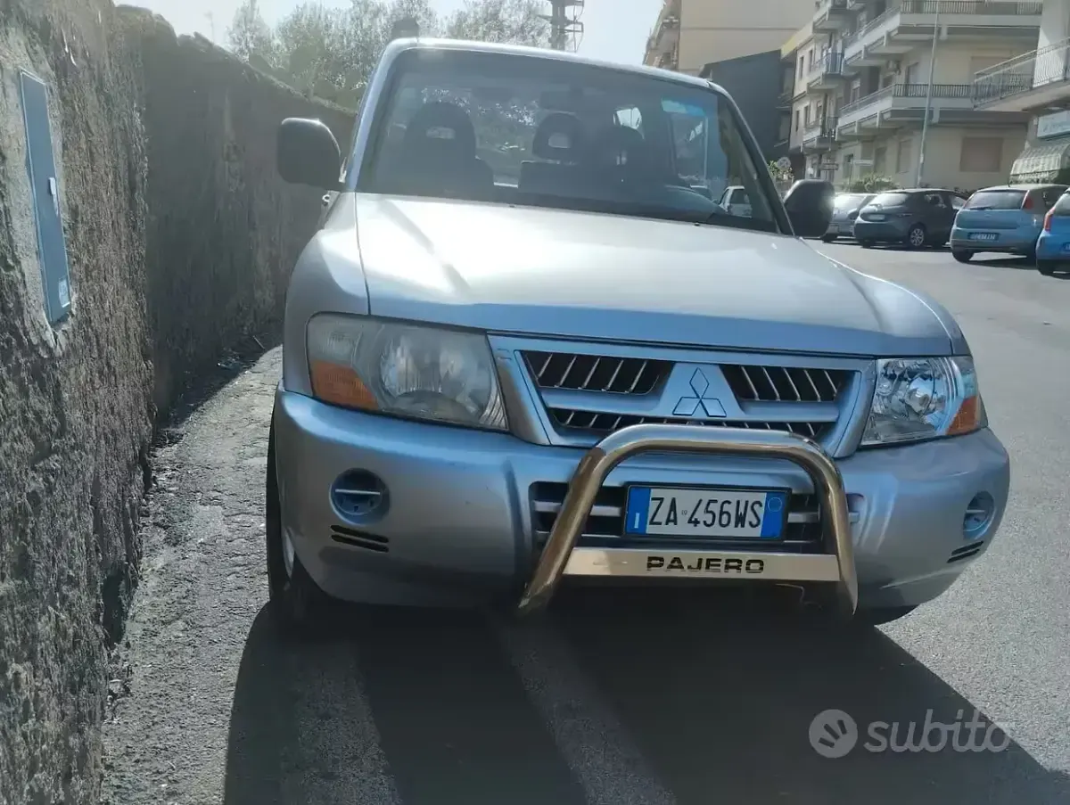 Usata Mitsubishi Pajero 160 CV (117 kW) 2006 Grigio SUV