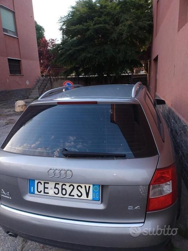 Begagnad Audi A4 170 HK (125 kW) 2003 Grå Kombi