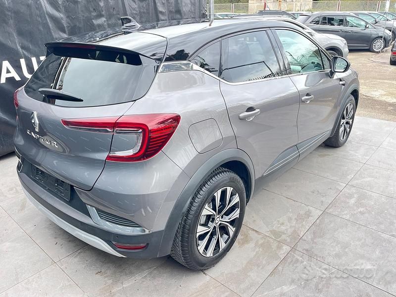 Usata Renault Captur Techno 101 CV (74 kW) 2023 Grigio SUV
