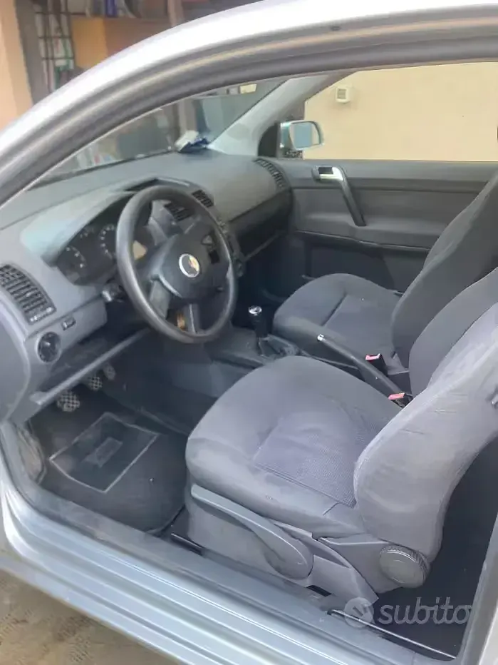 Usata VW Polo 54 CV (39 kW) 2003 Grigio Berlina