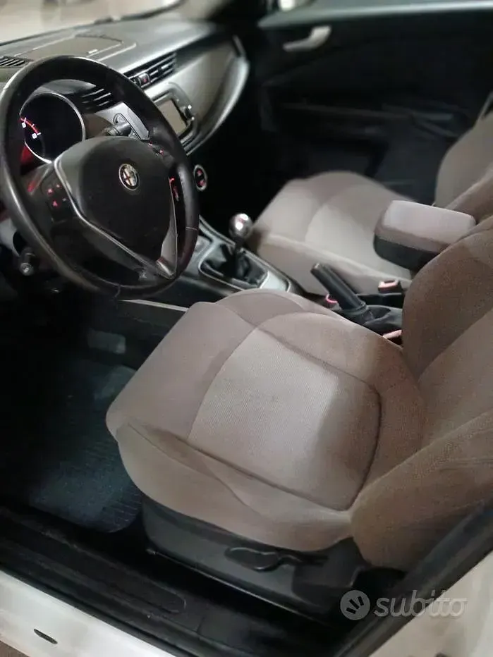 Usata Alfa Romeo Giulietta 105 CV (77 kW) 2014 Bianco Utilitaria