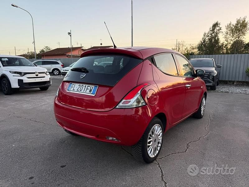 Usata Lancia Ypsilon Gold 69 CV (50 kW) 2017 Rosso Utilitaria