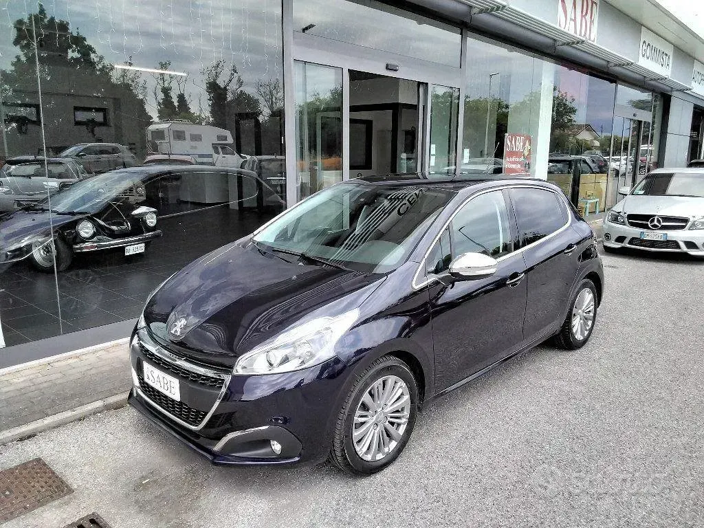 Usata Peugeot 208 Allure 83 CV (61 kW) 2019 Blu Utilitaria
