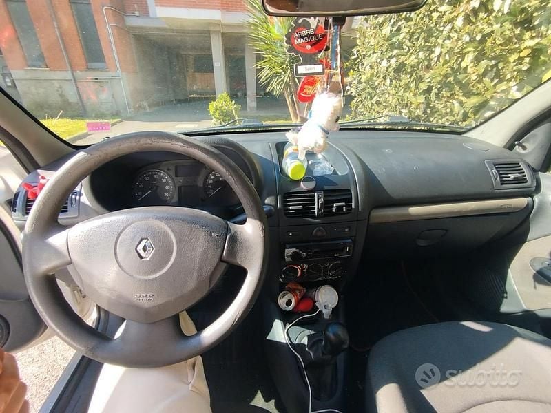 Usata Renault Clio II 65 CV (47 kW) 2002 Grigio Utilitaria