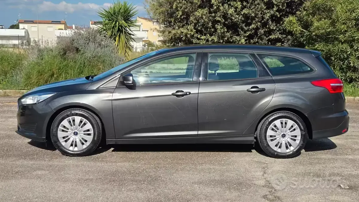 Usata Ford Focus Titanium 120 CV (88 kW) 2017 Grigio Station wagon