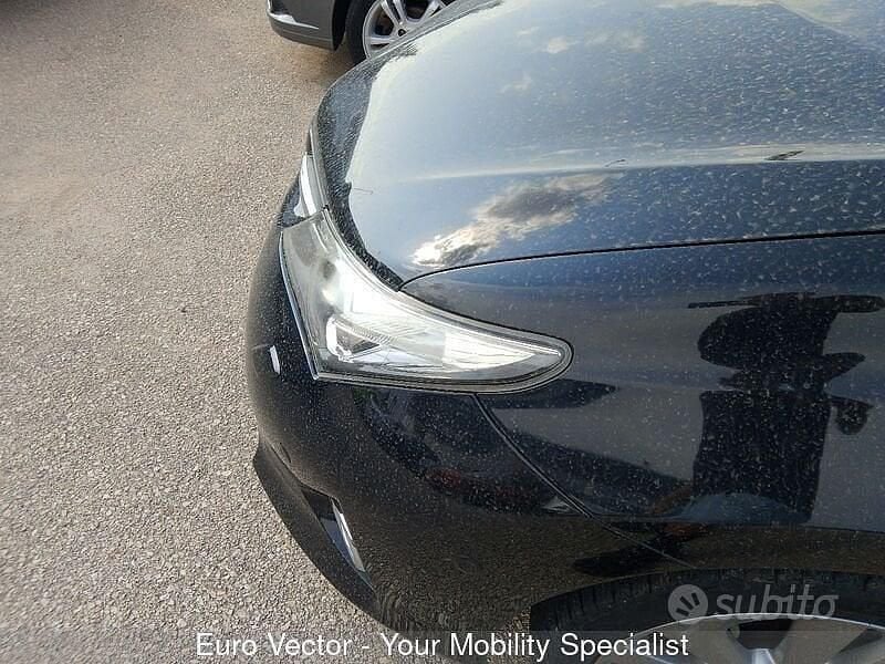 Usata Toyota Auris Touring Sports Lounge 136 CV (100 kW) 2015 Nero Station wagon