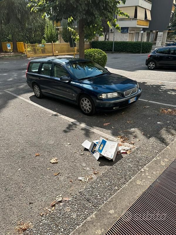 Usata Volvo V70 2004 Blu Station wagon