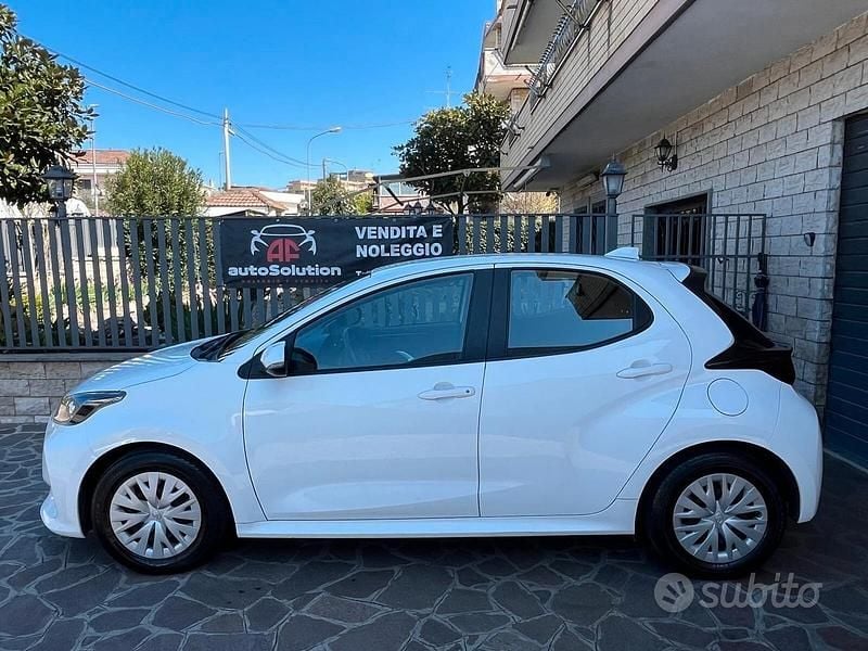 Usata Toyota Yaris Trend 72 CV (52 kW) 2023 Bianco Utilitaria