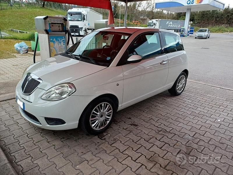 Usata Lancia Ypsilon Gold 60 CV (44 kW) 2008 Bianco Utilitaria