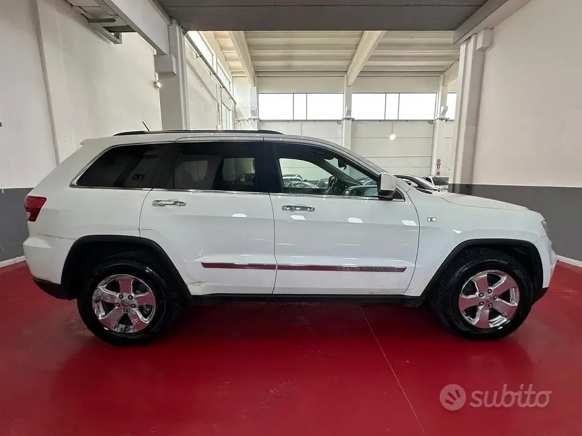 Usata Jeep Grand Cherokee Overland 241 CV (177 kW) 2012 Bianco SUV
