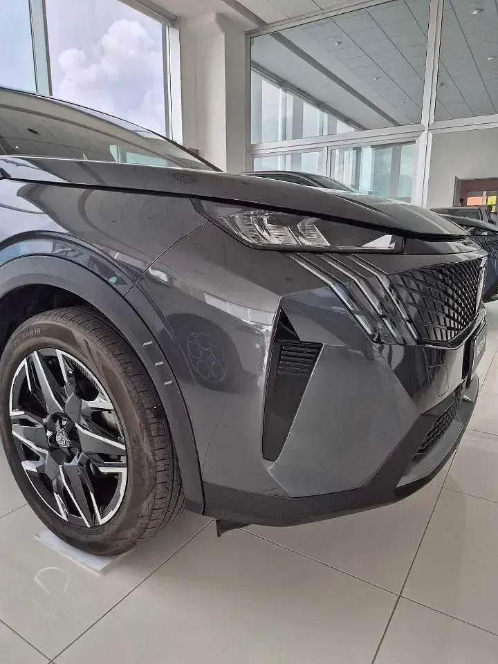 Usata Peugeot 3008 Allure 195 CV (143 kW) 2025 Grigio SUV