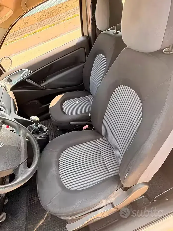 Usata Lancia Ypsilon 60 CV (44 kW) 2009 Marrone Utilitaria