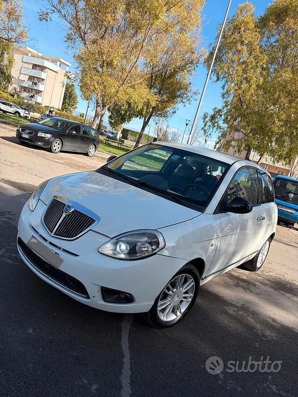 Usata Lancia Ypsilon 75 CV (55 kW) 2011 Bianco Utilitaria