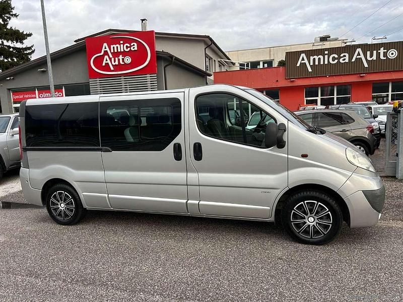Usata Opel Vivaro 145 CV (106 kW) 2008 Grigio Monovolume