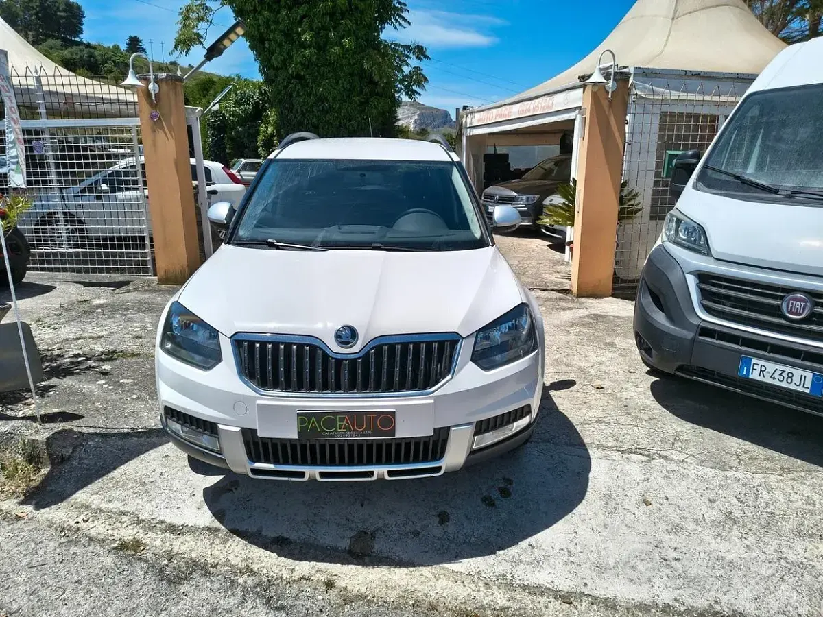 Usata Skoda Yeti 110 CV (80 kW) 2015 Bianco SUV