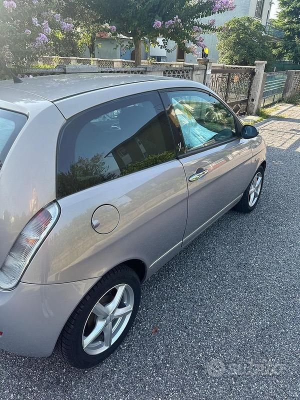 Usata 2008 Lancia Ypsilon Due volumi | 2500 € - Immagine 1/2