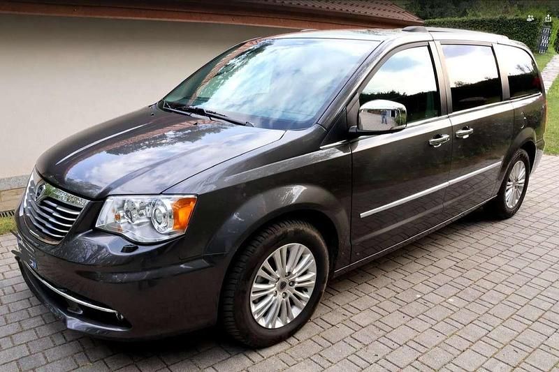 Gebraucht Lancia Voyager Platinum 177 PS (130 kW) 2015 Grau Van / Kleinbus