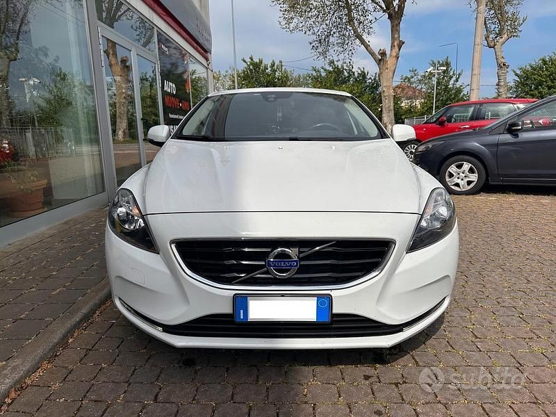 Gebraucht Volvo V40 Business Edition 115 PS (84 kW) 2014 Weiß Limousine