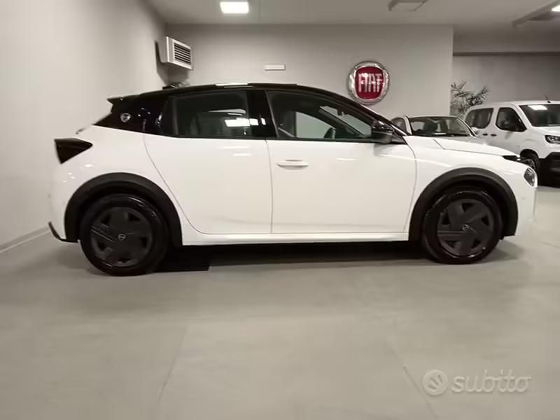 Nuova Lancia Ypsilon 114 kW (156 CV) 2025 Bianco Utilitaria