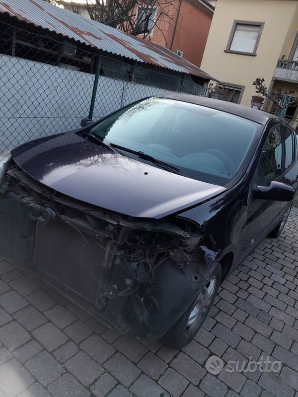 Usata 2007 Renault Clio II | 350 € - Immagine 1/2