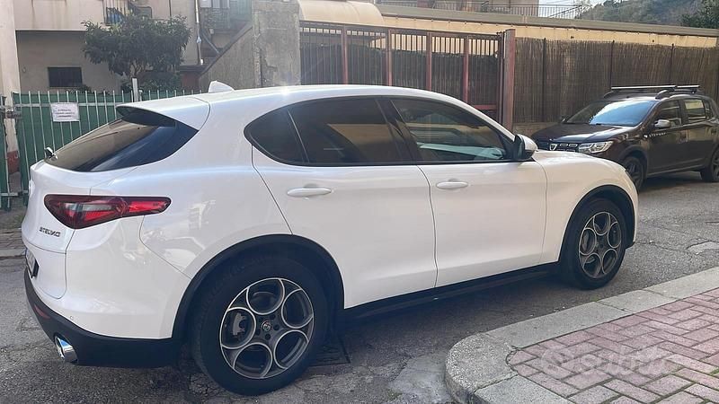 Usata Alfa Romeo Stelvio Executive 189 CV (139 kW) 2018 Bianco SUV
