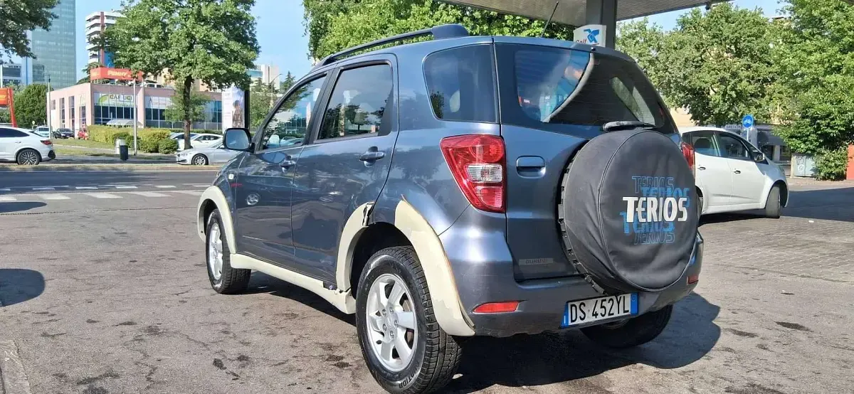 Usata Daihatsu Terios 105 CV (77 kW) 2008 Grigio SUV