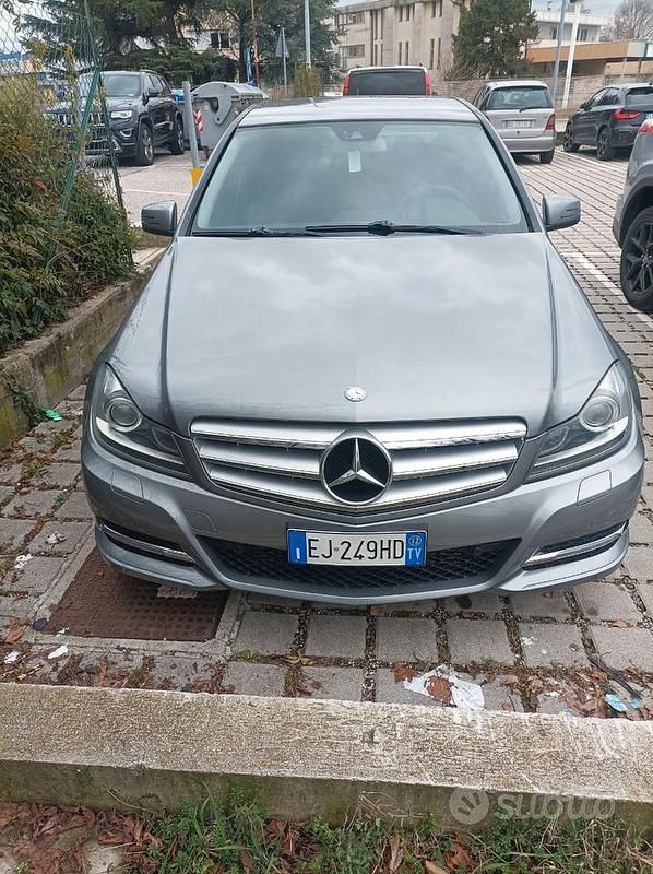 Usata Mercedes C200 2011 Verde Berlina