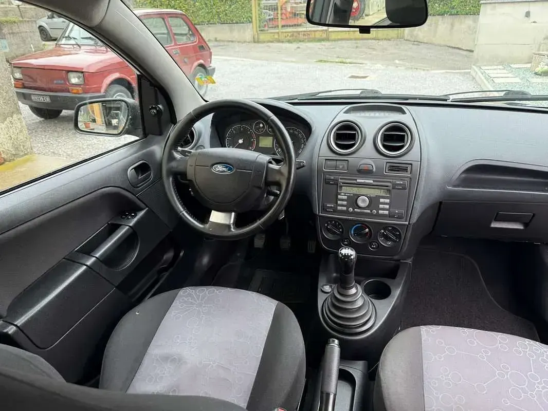 Usado Ford Fiesta Collection 68 HP (50 kW) 2007 Citadino