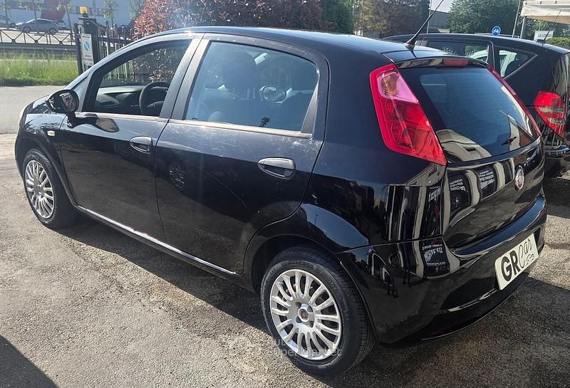 Usata Fiat Punto Evo 69 CV (50 kW) 2011 Nero Utilitaria