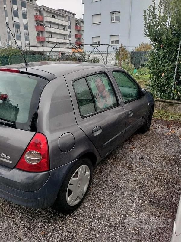 Usata Renault Clio II 65 CV (47 kW) 2006 Berlina