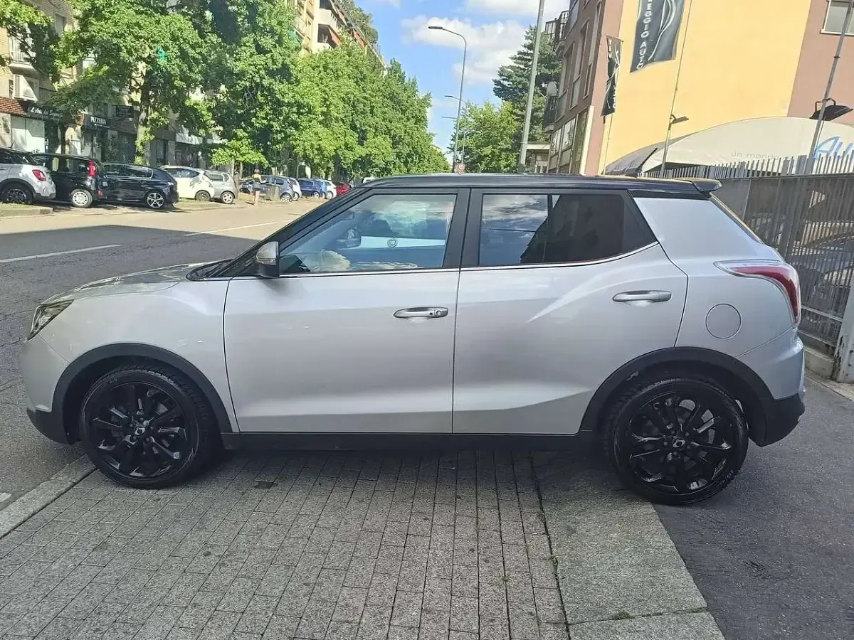 Usata SsangYong Tivoli 128 CV (94 kW) 2015 Argento SUV