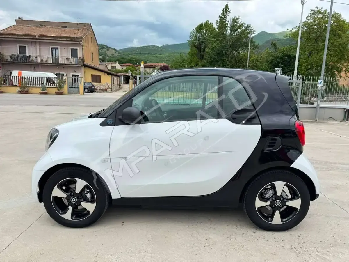 Gebraucht Smart ForTwo Coupé Passion 41 kW (56 PS) 2023 Weiß Kleinwagen