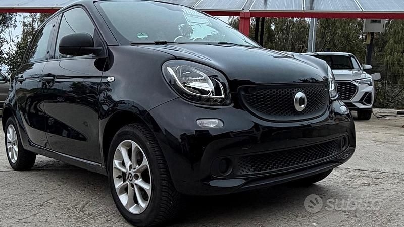 Usata Smart ForFour 71 CV (52 kW) 2016 Nero Utilitaria