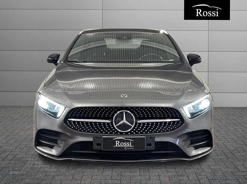 Usata Mercedes A180 Premium 116 CV (85 kW) 2019 Grigio Berlina