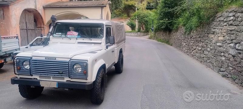 Usado Land Rover Defender 122 CV (89 kW) 2006 Blanco SUV